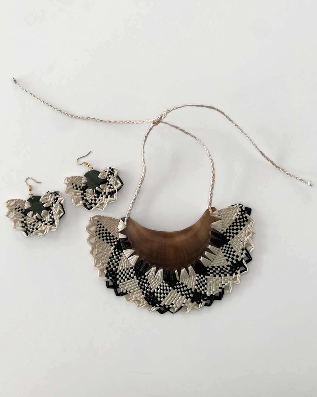 Cook Islands Handmade Rito Earring & Necklace Set In Black & Natural