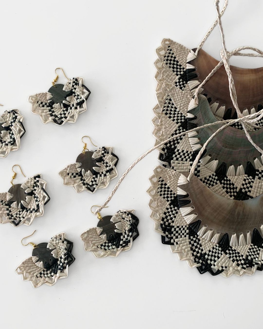 Cook Islands Handmade Rito Earring &amp; Necklace Set In Black &amp; Natural